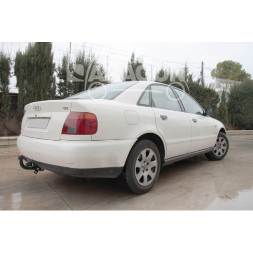Фаркоп ARAGON на AUDI A4 1994–2001 Арт. E0403AA (B5 седан и универсал)
